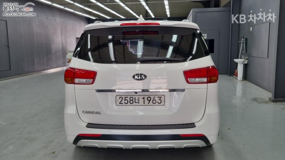 Kia Carnival — miniaturë 4