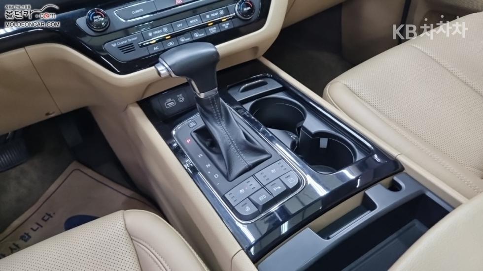 Kia Carnival — miniaturë 14