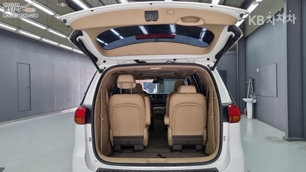 Kia Carnival — miniaturë 18