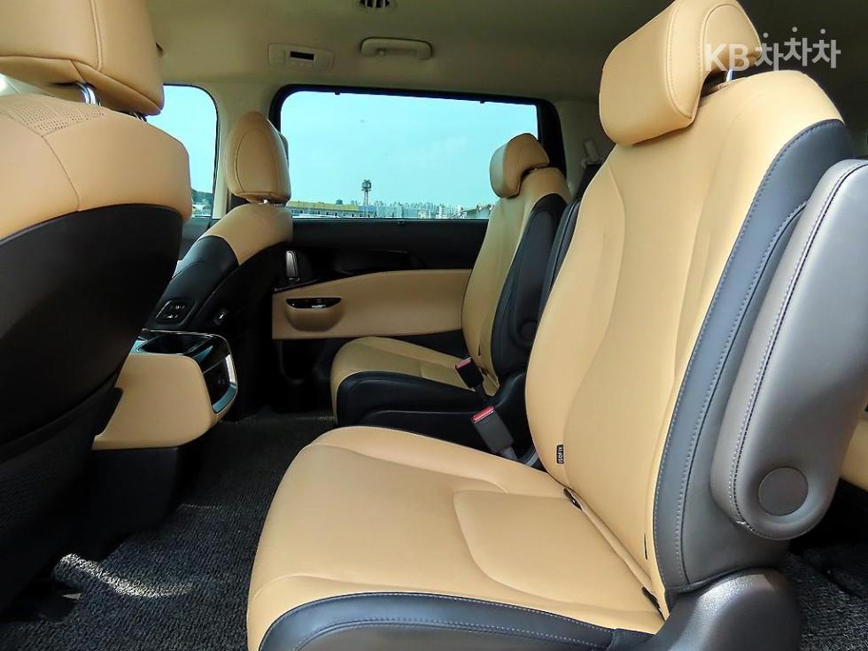 Kia Carnival — miniaturë 6