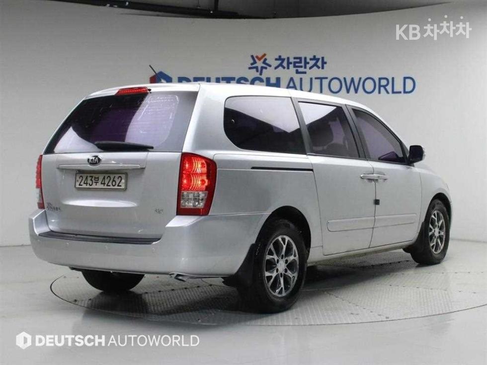 Kia Carnival — miniaturë 2