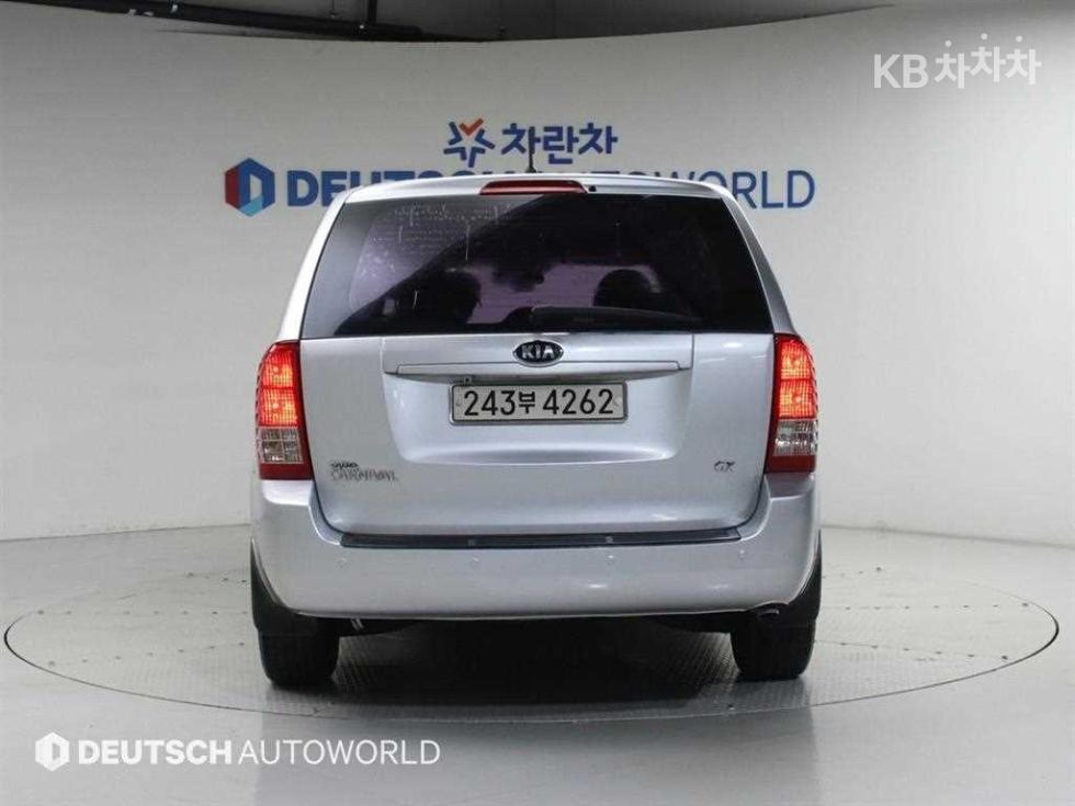 Kia Carnival — miniaturë 4