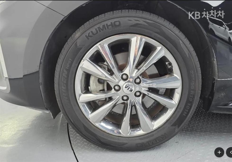 Kia Carnival — miniaturë 5