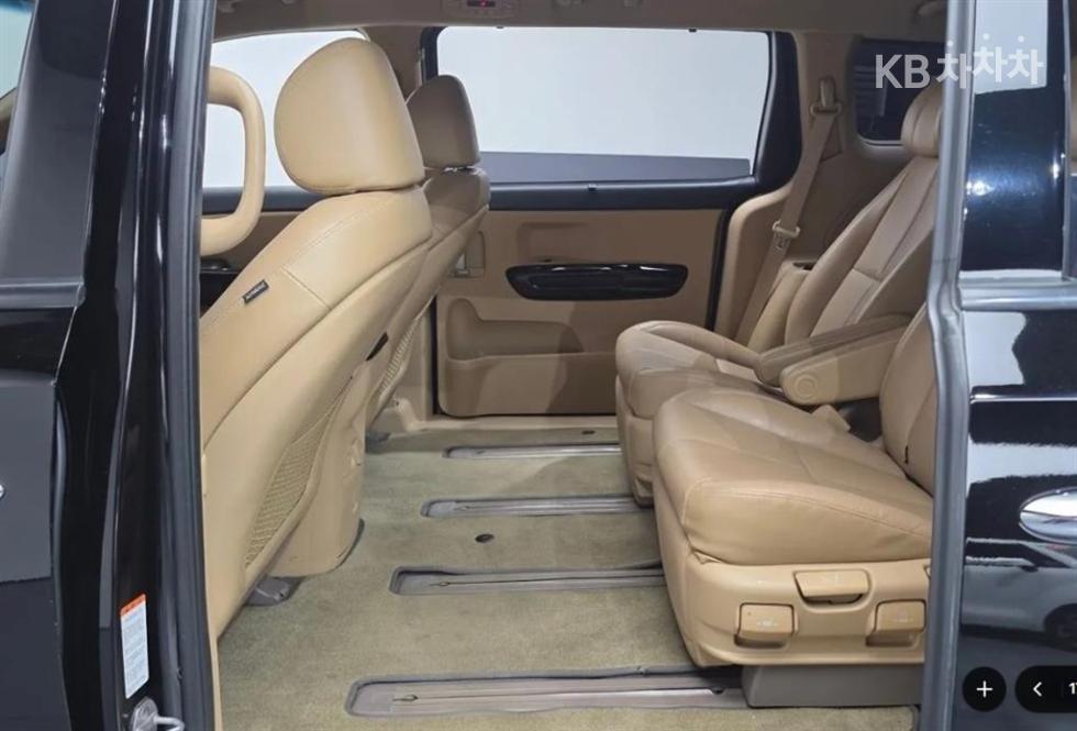 Kia Carnival — miniaturë 10