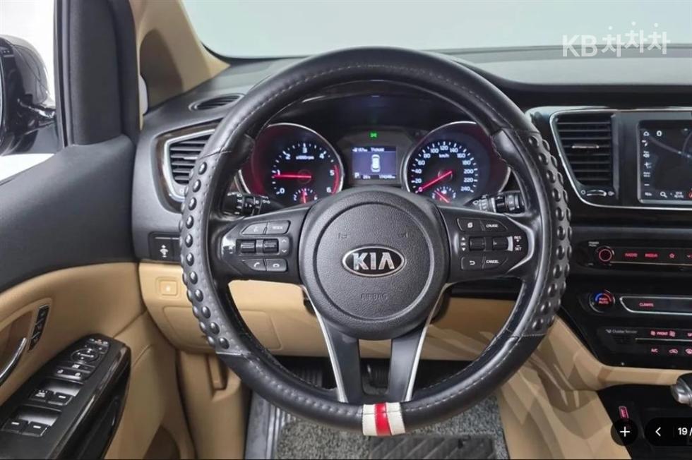 Kia Carnival — miniaturë 11
