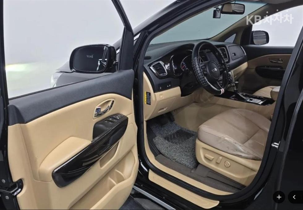 Kia Carnival — miniaturë 17