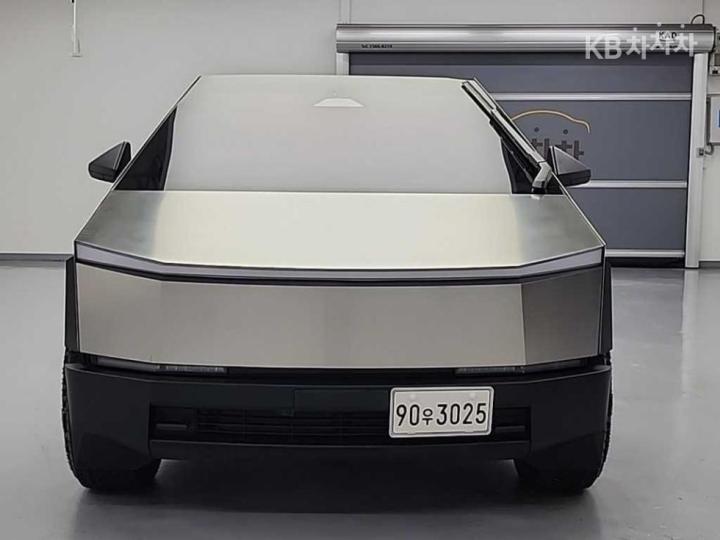 Tesla Cybertruck AWD standard model