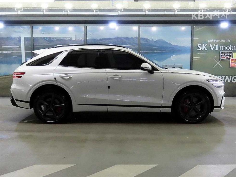 2025 Genesis GV70 photo