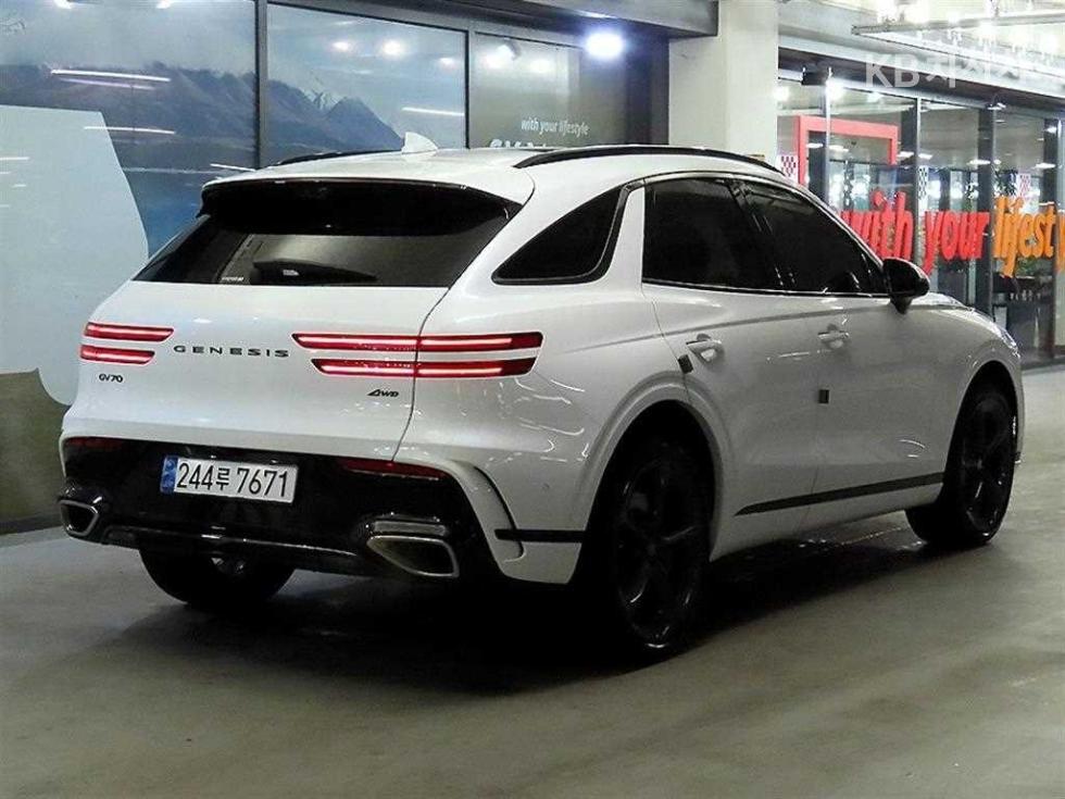 2025 Genesis GV70 photo