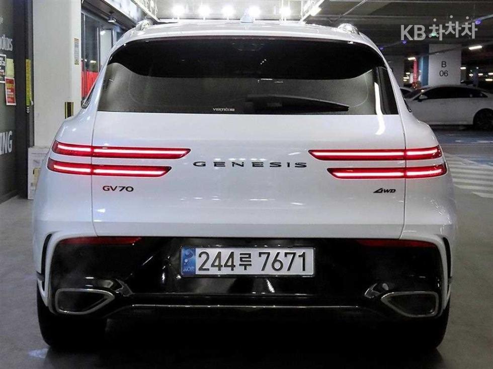 2025 Genesis GV70 photo