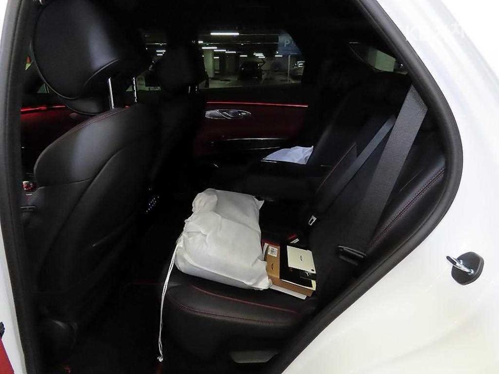 2025 Genesis GV70 photo