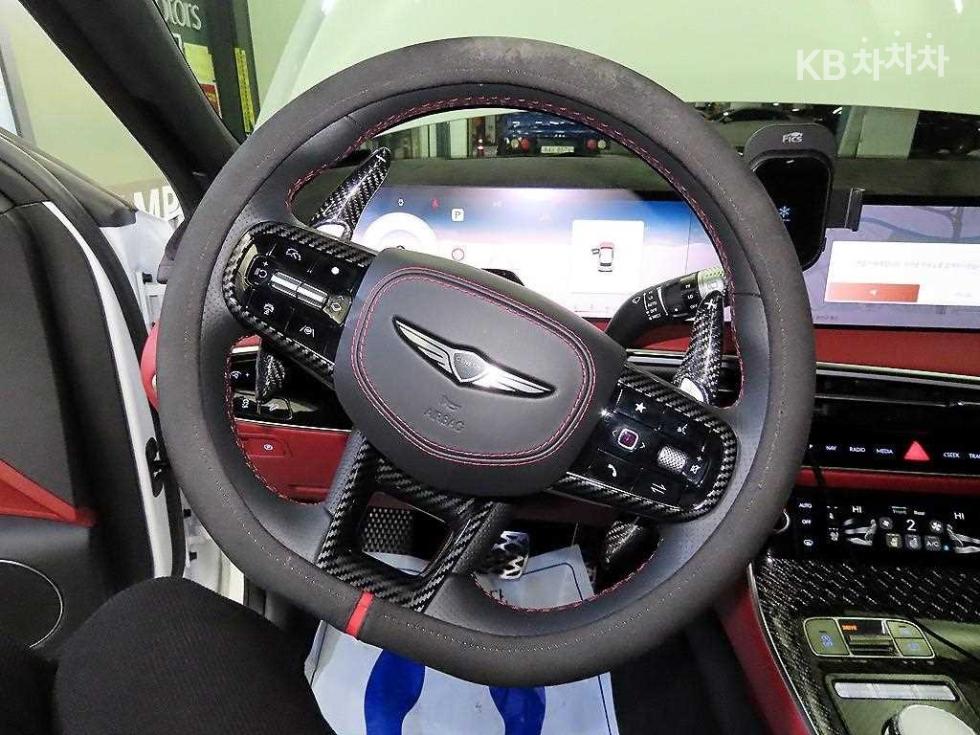 2025 Genesis GV70 photo