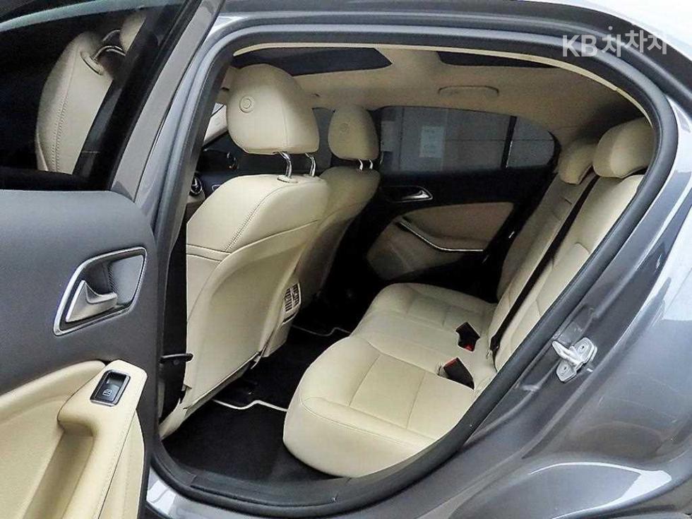 2018 Mercedes-Benz GLA X156 photo