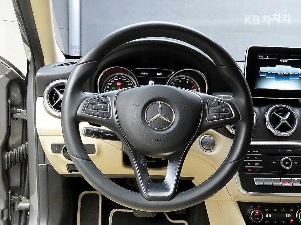 2018 Mercedes-Benz GLA X156 photo