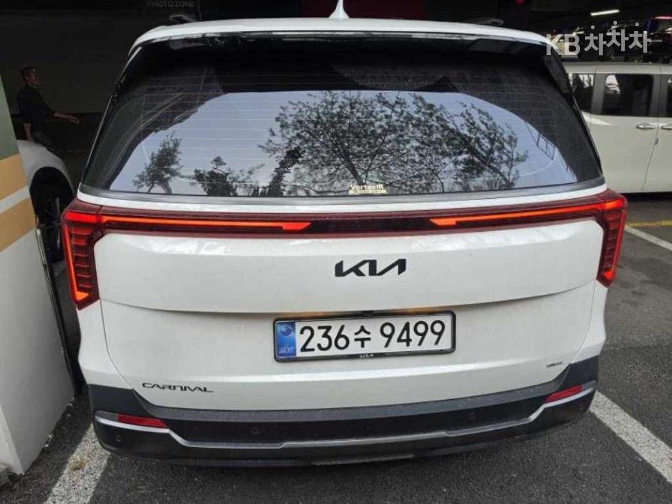 Kia Carnival — miniaturë 3