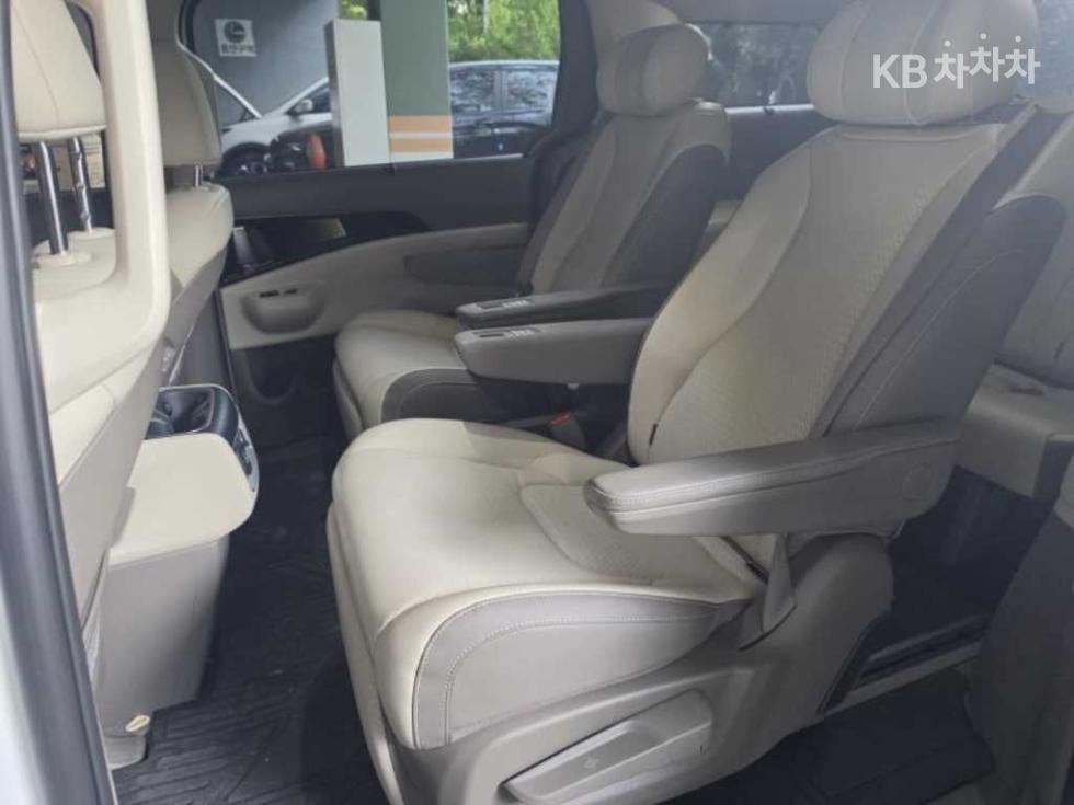 Kia Carnival — miniaturë 5