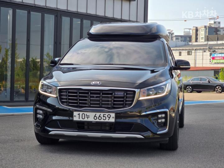 Kia Carnival 7-Seater Hi-Limousine President — foto 1