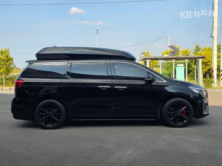 Kia Carnival — miniaturë 4