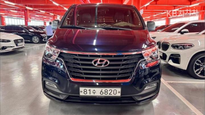 Hyundai Starex Van 5-Seater Smart — foto 1