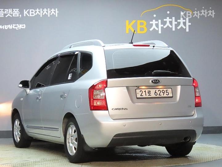Kia Carens — miniaturë 4