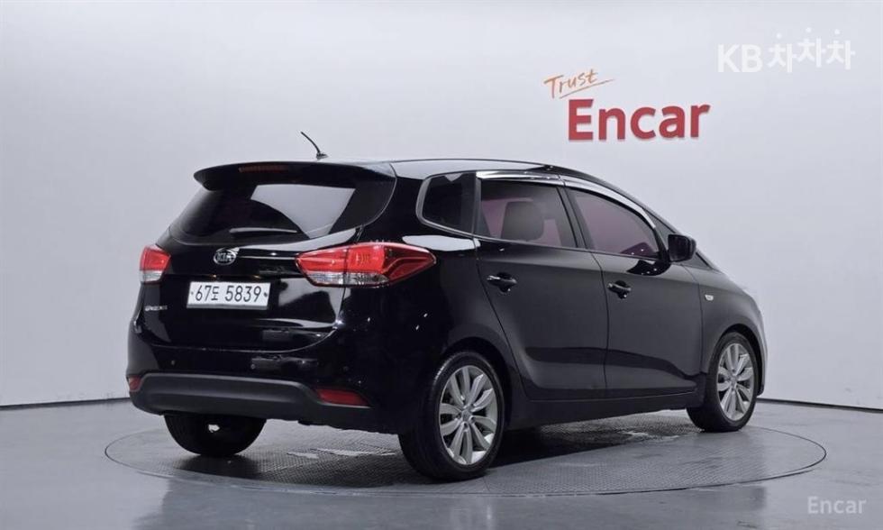 Kia Carens — miniaturë 2
