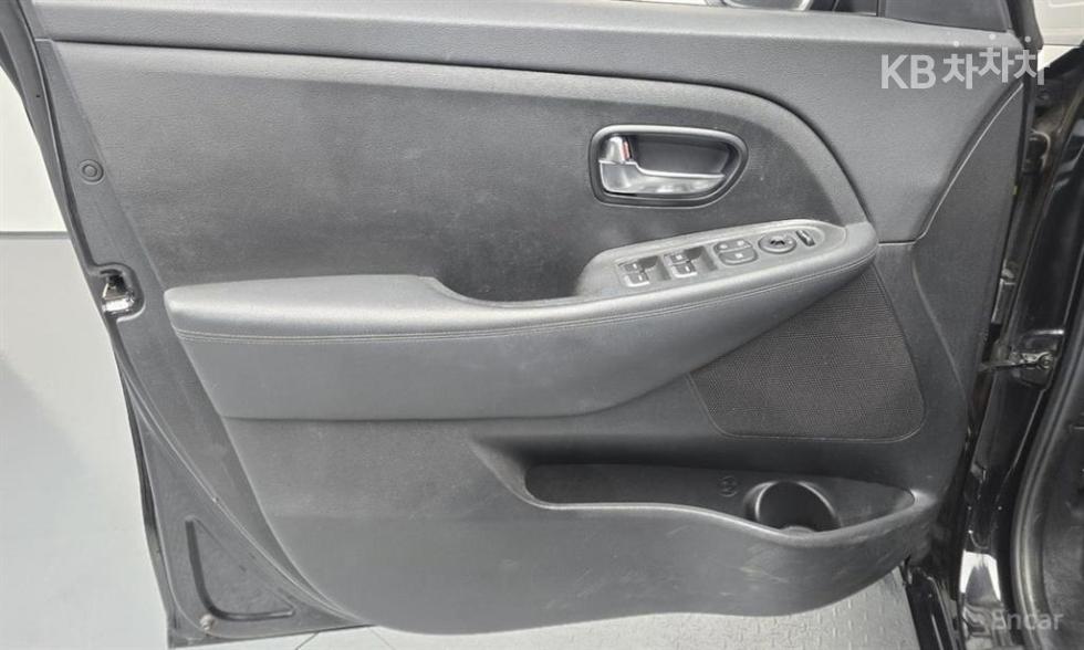 Kia Carens — miniaturë 8