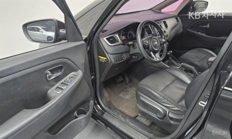 Kia Carens — miniaturë 10