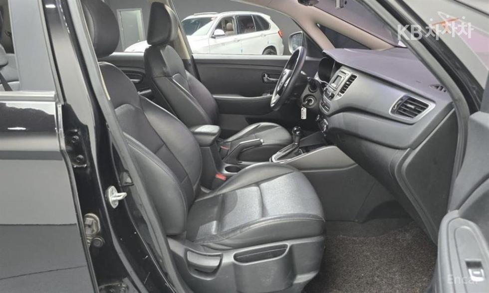 Kia Carens — miniaturë 11