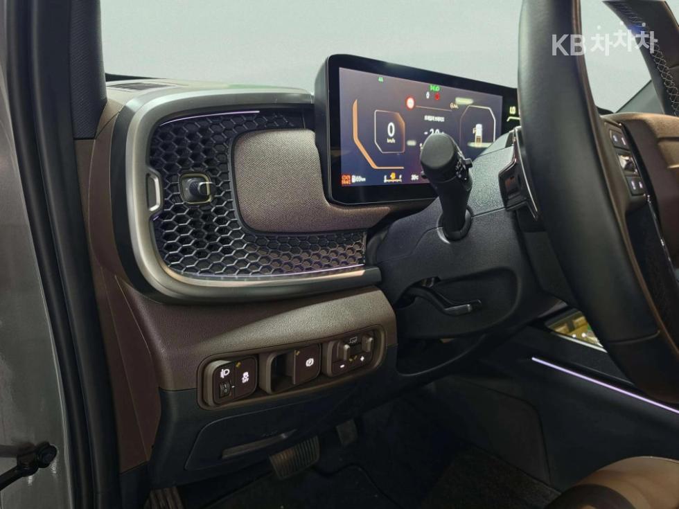 2025 Kia Used Car photo