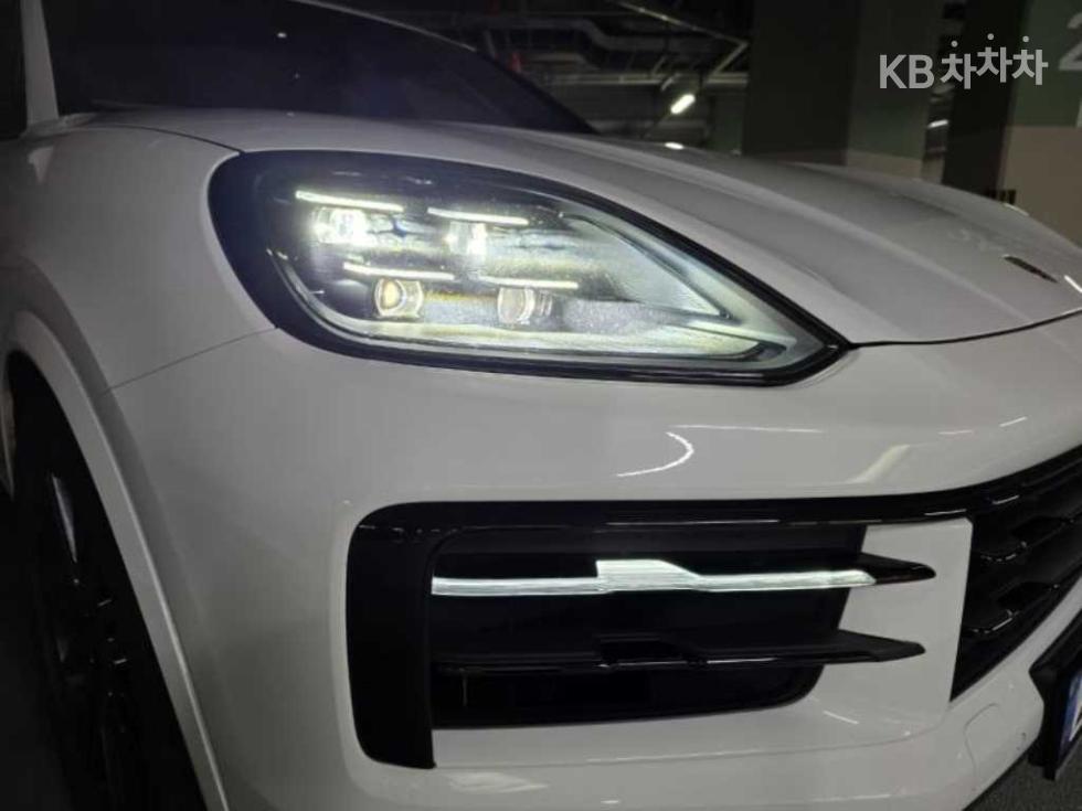 2025 Porsche (9Y0) photo