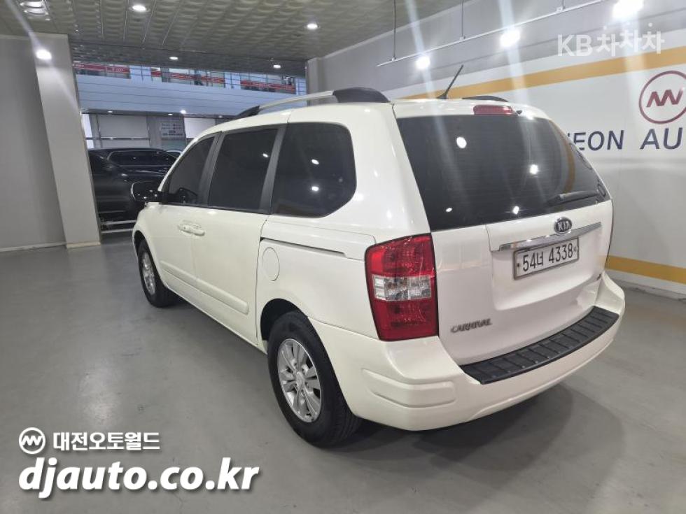 Kia Carnival — miniaturë 5