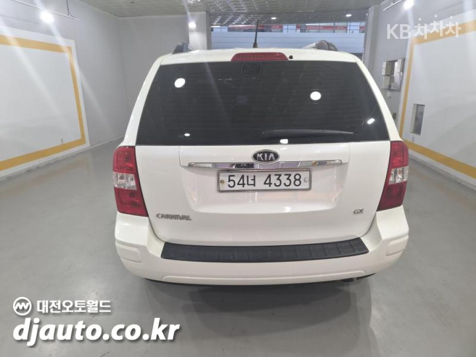 Kia Carnival — miniaturë 6