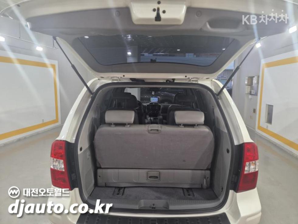 Kia Carnival — miniaturë 7