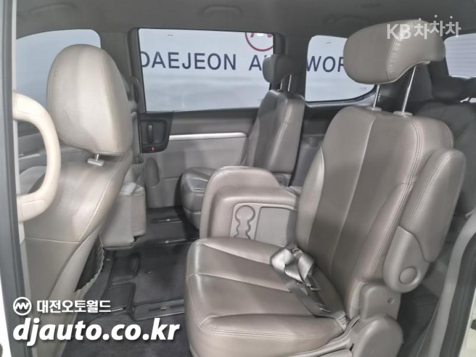 Kia Carnival — miniaturë 10