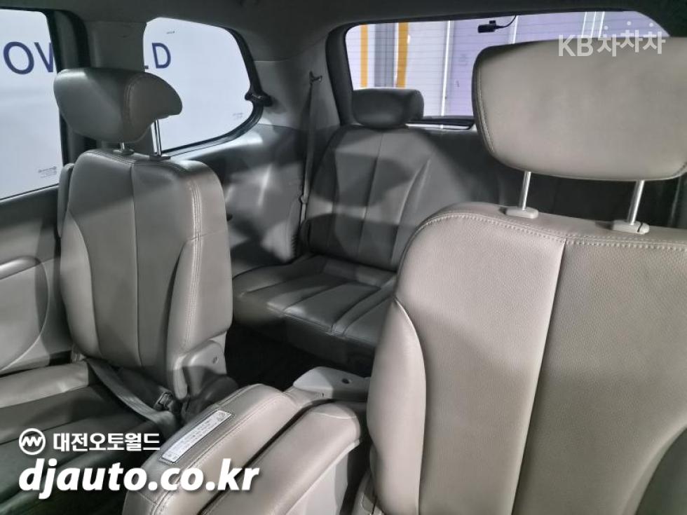 Kia Carnival — miniaturë 11