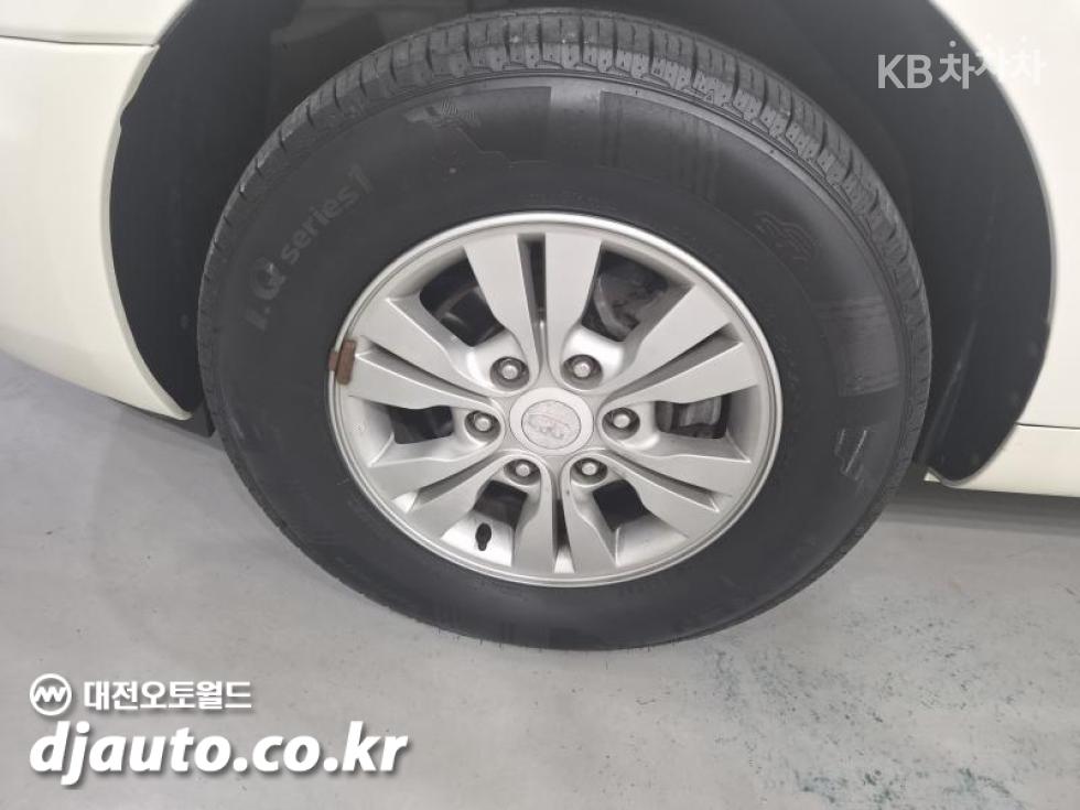 Kia Carnival — miniaturë 17