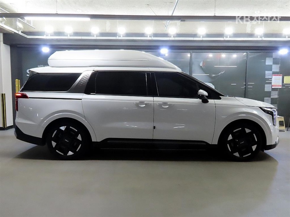 2024 Kia 4 photo