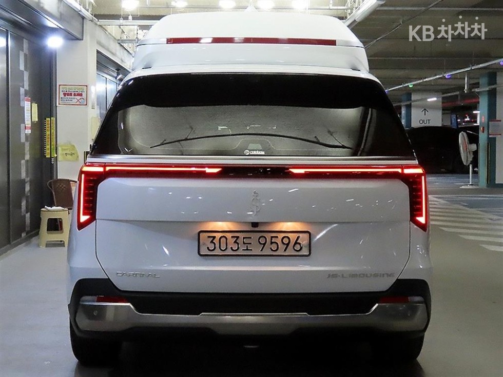 2024 Kia 4 photo