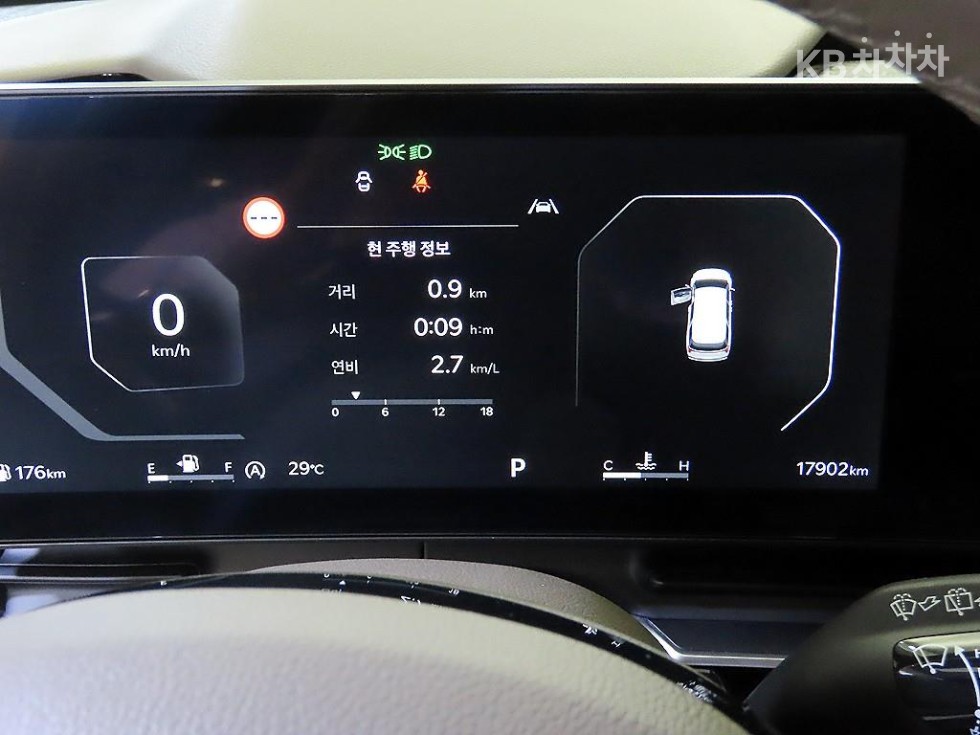 2024 Kia 4 photo