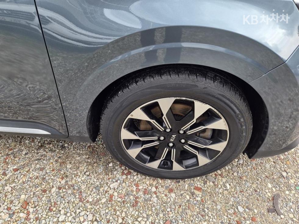 Kia Carnival — miniaturë 3