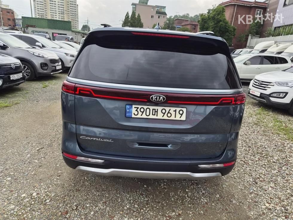 Kia Carnival — miniaturë 4