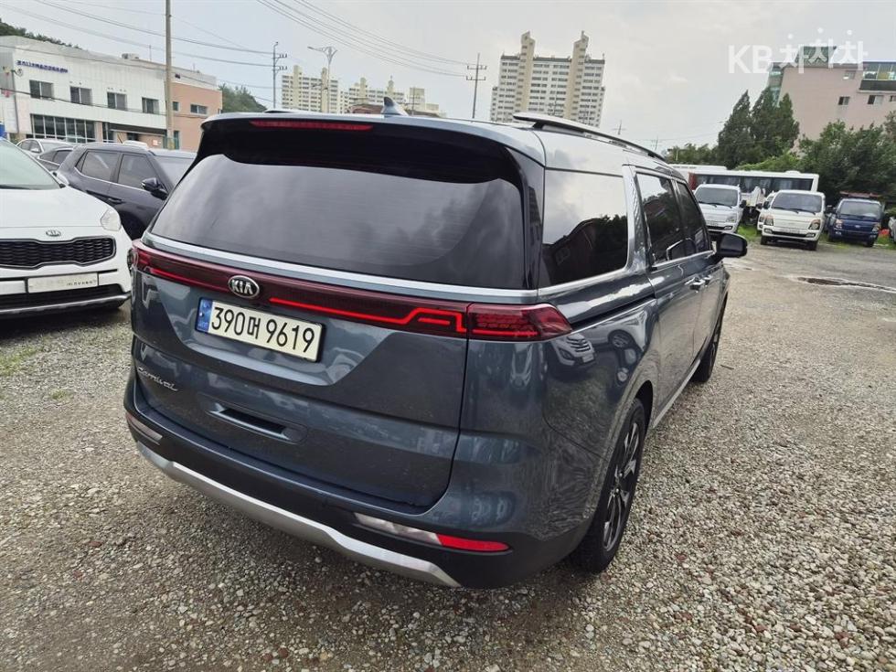 Kia Carnival — miniaturë 5