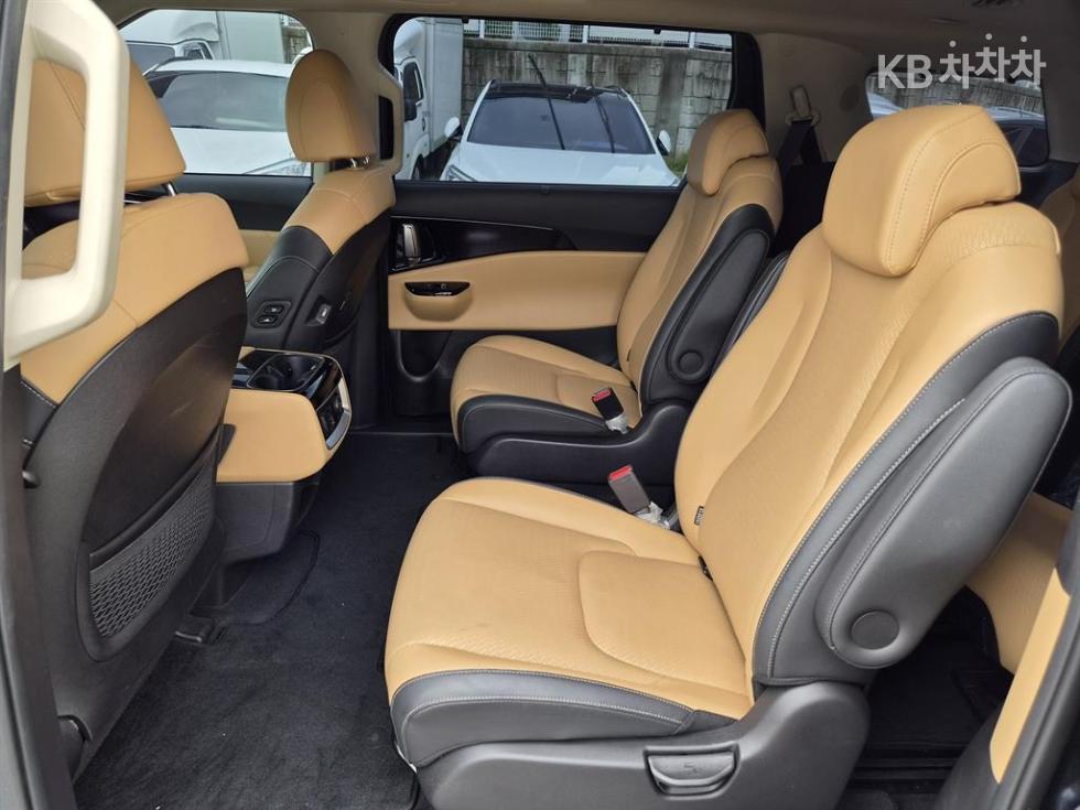 Kia Carnival — miniaturë 7