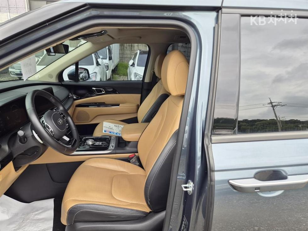 Kia Carnival — miniaturë 8