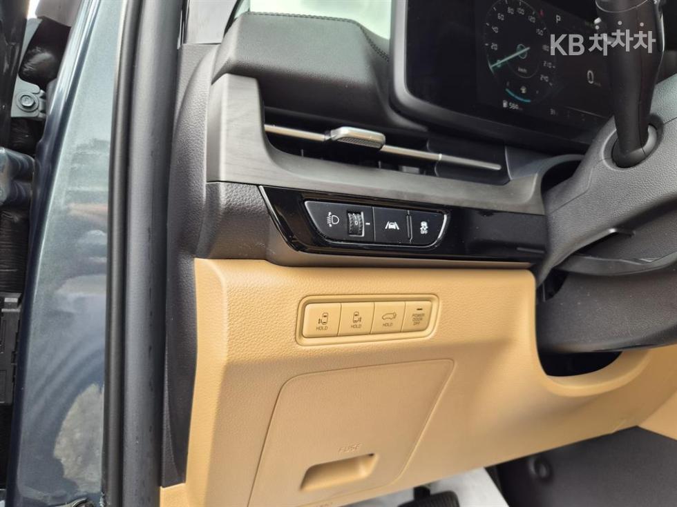 Kia Carnival — miniaturë 10