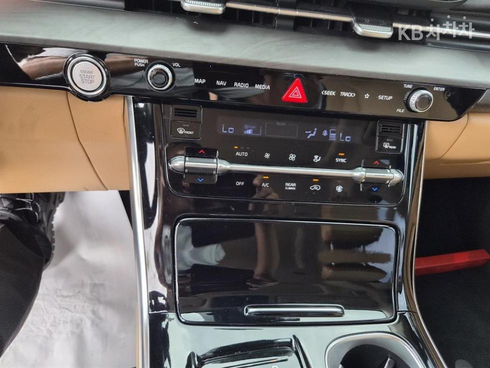 Kia Carnival — miniaturë 16