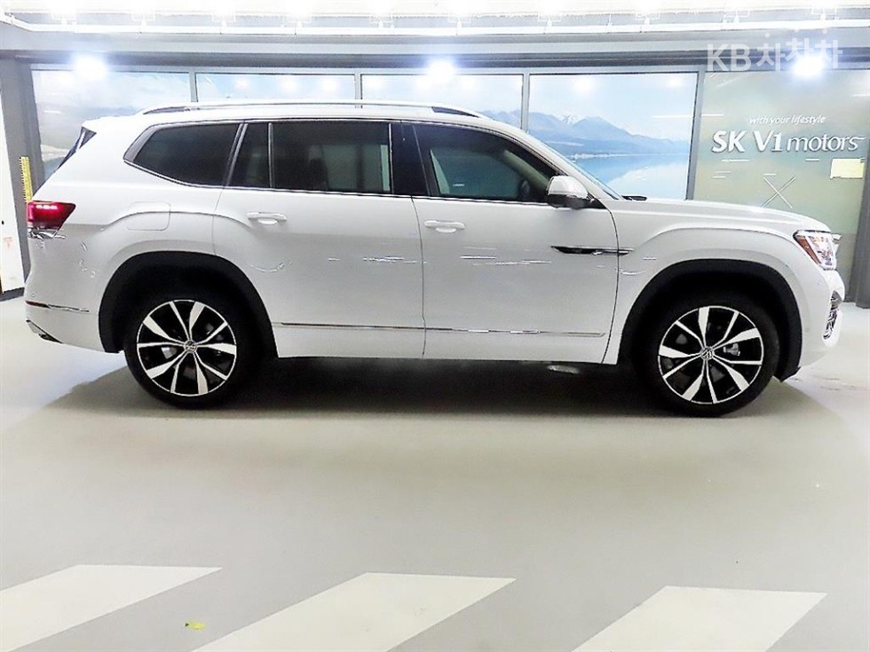 2025 Volkswagen Used Car photo