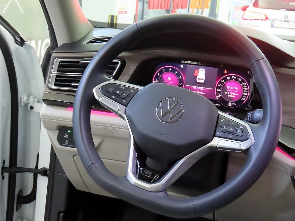 2025 Volkswagen Used Car photo