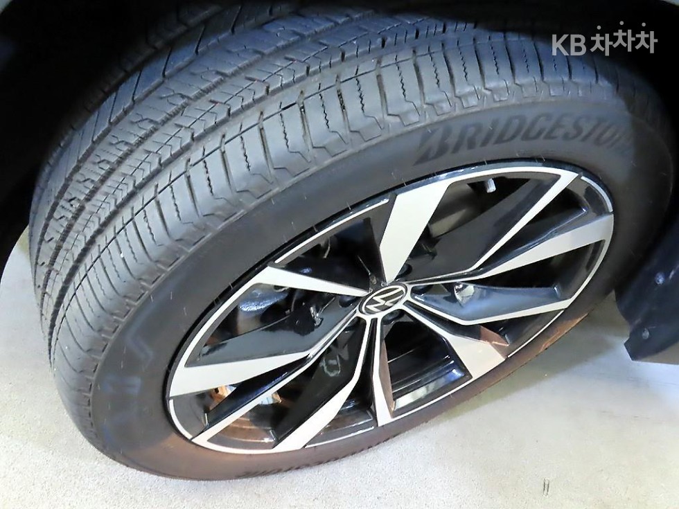 2025 Volkswagen Used Car photo