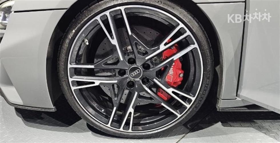 Audi R8 — miniaturë 3